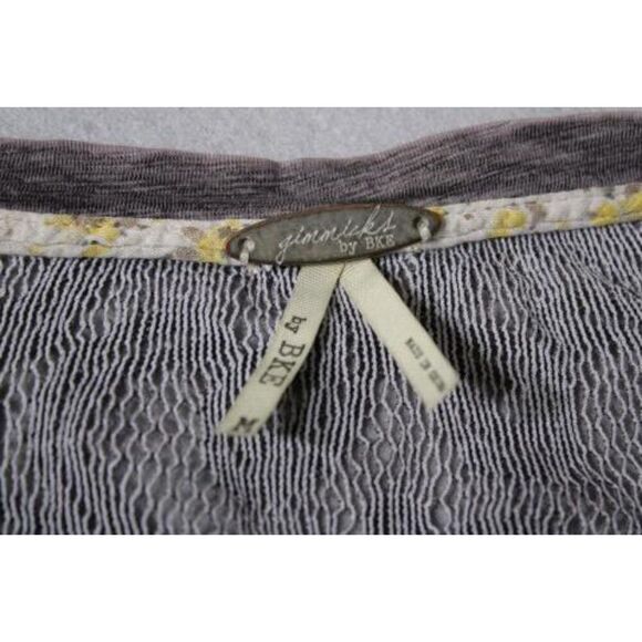 Gimmicks By BKE Stud Embellishment Lace Back Distressed Gray T Shirt  Size M - Picture 5 of 8